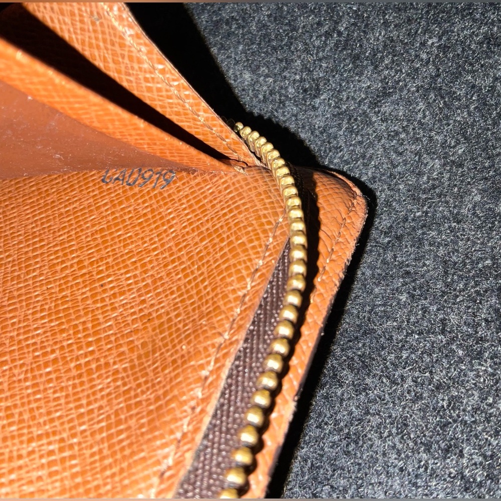 ✅ AUTHENTIC ZIP LONG WALLET LOUIS VUITTON - Picture 7 of 13